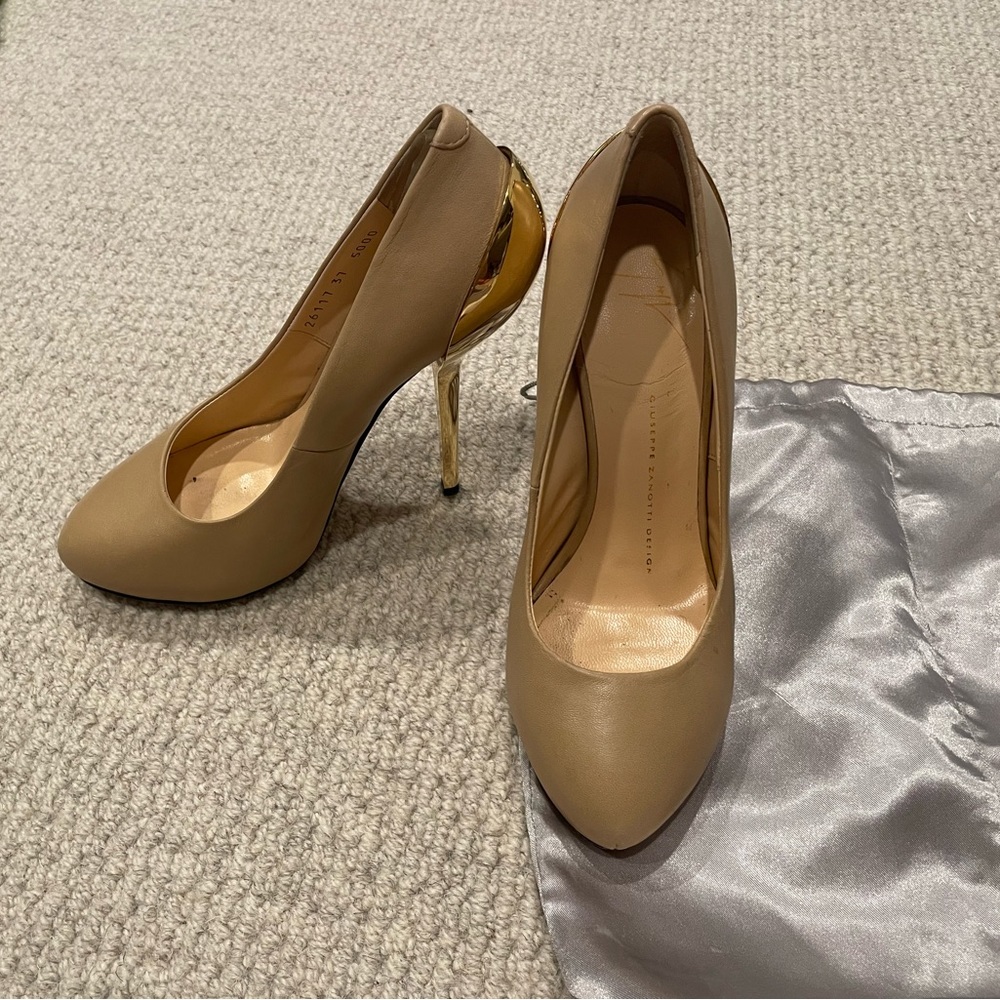Guiseppe Zanotti pump heels